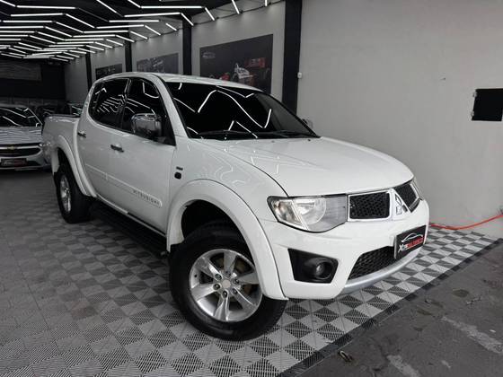 MITSUBISHI L200 TRITON 3.2 HPE 4X4 CD 16V TURBO INTERCOOLER DIESEL 4P AUTOMÁTICO